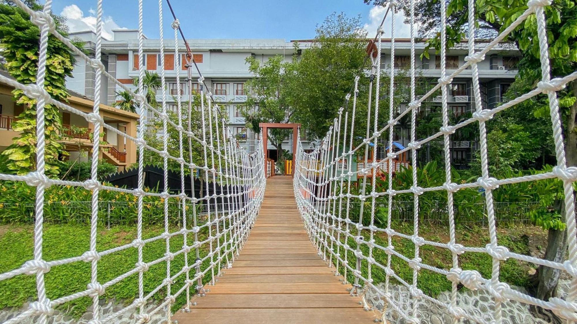 Lorin Syariah Solo Hotel Exterior foto