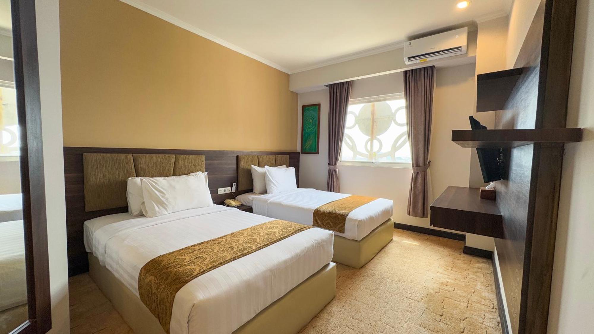 Lorin Syariah Solo Hotel Exterior foto